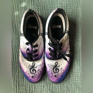 Raad Women’s Low Top Lace Up Sneakers with Musical Motif NWOT